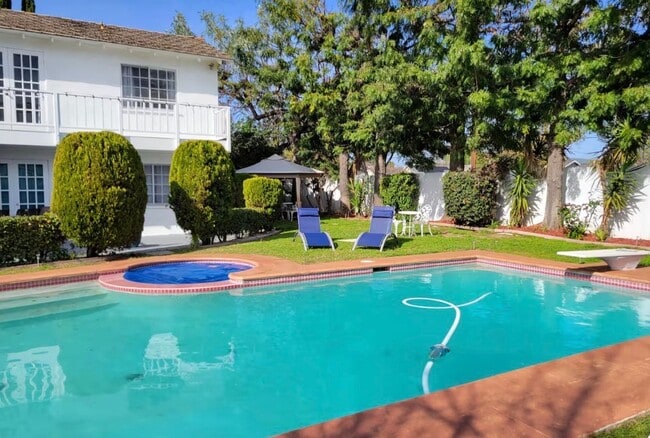 Photo - Resort-style 5 bedroom Thousand Oaks home with a pool!