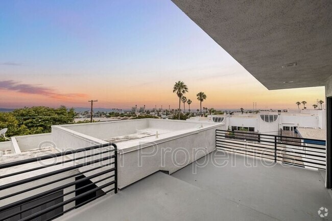 Building Photo - 604 N Irena Ave Unit #B Rental