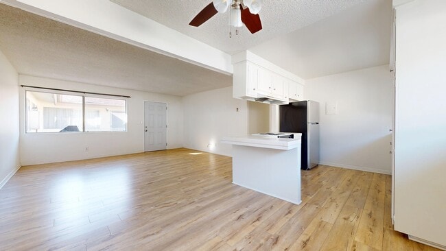 Building Photo - 1306 Amethyst St Unit F