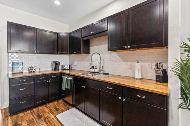 Photo - 47395 Monroe St Unit 264