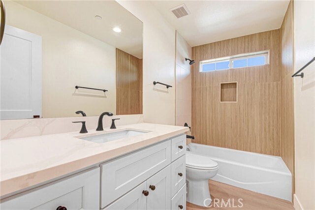 Photo - 16385 Valencia Ave