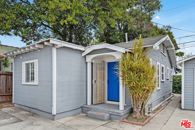 Photo - 2738 Cloverdale Ave