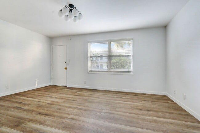 Photo - 300 California Ave Unit 9