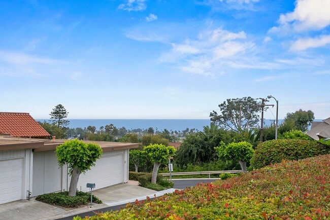 Building Photo - Bright, Beautiful & Newly Updated with Oce... Rental