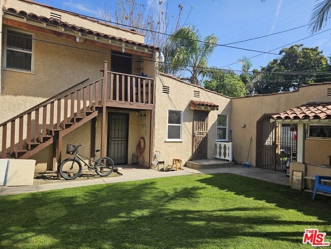 Building Photo - 2226 Zoe Ave