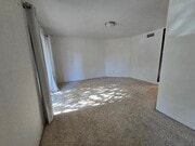 Photo - 3345 Oliphant St