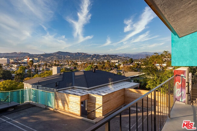 Photo - 908 Hyperion Ave