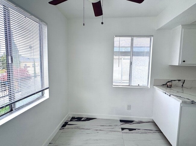 Photo - 1630 W 104th St