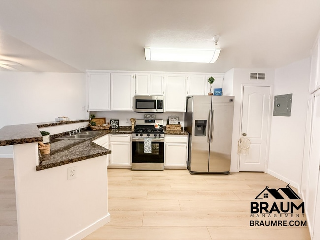 Photo - 7323 Winnetka Ave