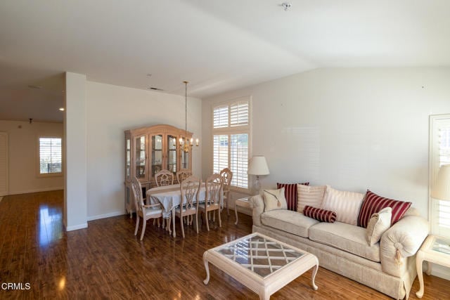 Photo - 652 Teresa St