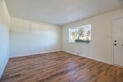 Photo - 250 Gloxina St