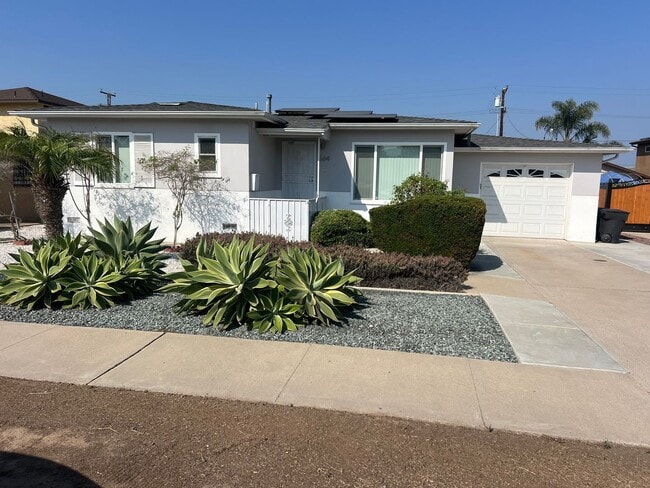 2 Bed/1 Bath Newly Remodeled Home Featurin... - 2 Bed/1 Bath Newly Remodeled Home Featurin...