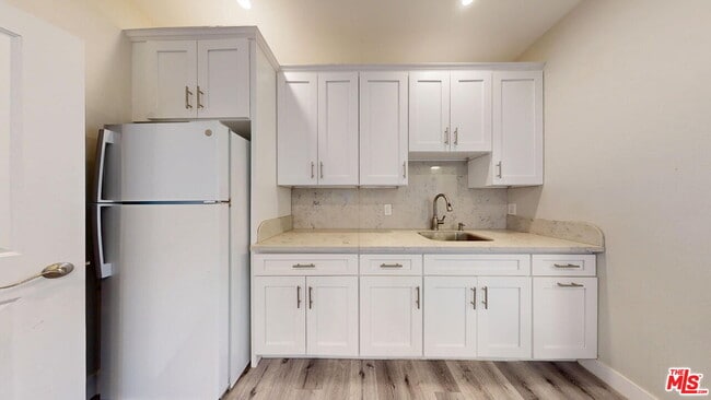 Photo - 7051 1/2 White Oak Ave