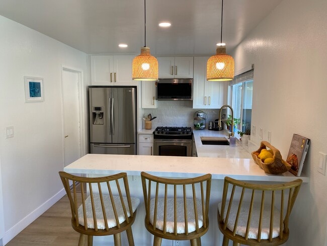 Photo - 970 Woodlake Dr