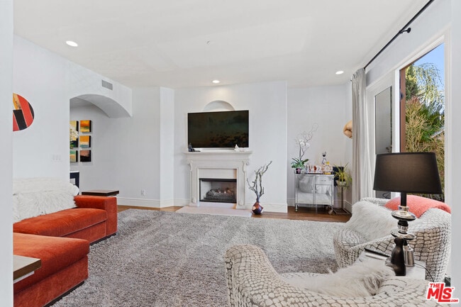 Photo - 137 S Spalding Dr Unit 304