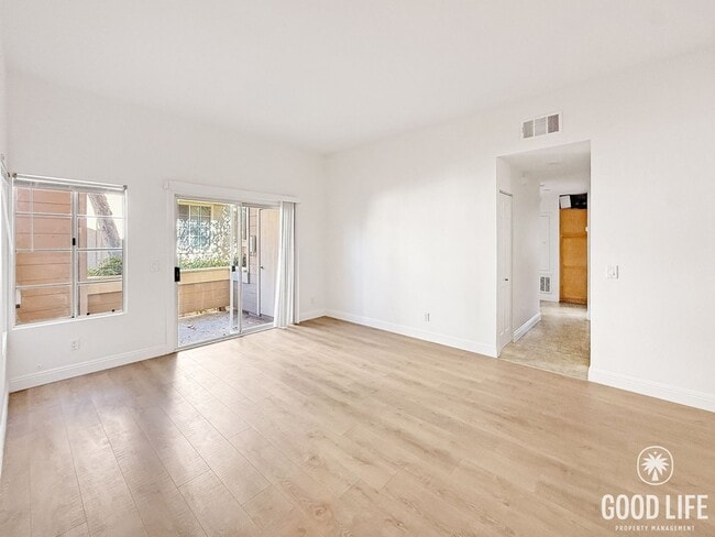 Photo - Spacious 3BR/2BA Condo with Balcony in Lem... Unit 113