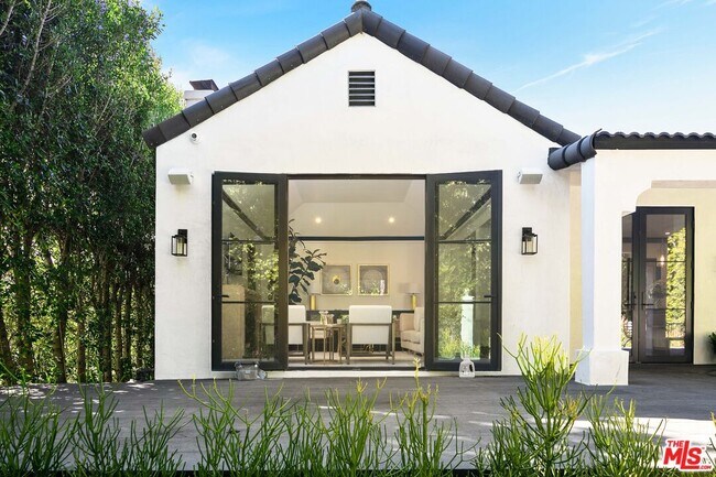 Photo - 903 N Crescent Heights Blvd