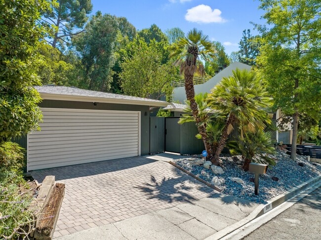 Photo - 2820 Nichols Canyon Pl