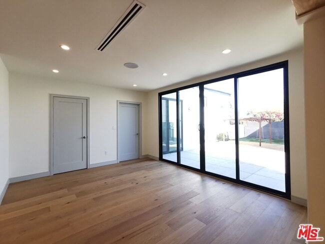 Photo - 1920 S Bedford St