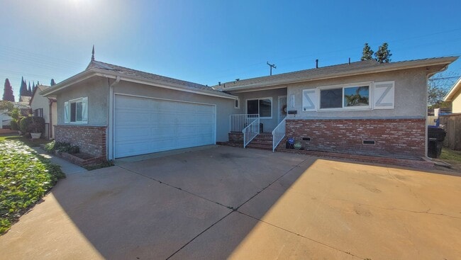 Building Photo - COMING SOON! Beautiful 3 Bed 2 Bath with 2 Car Garage, Laundry Room, and Storage Shed!