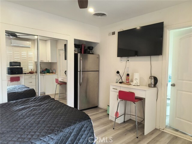 Photo - 20619 Cohasset St