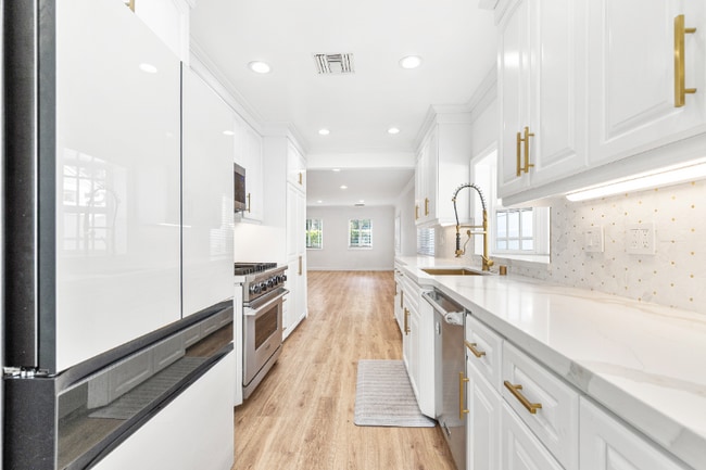 Photo - 5400 Columbus Ave