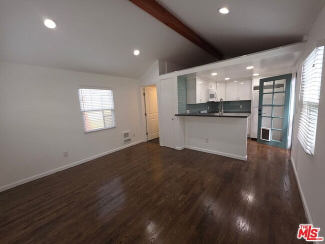 Photo - 315 N Venice Blvd Unit 2