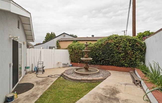 Photo - 204 W Linfield St