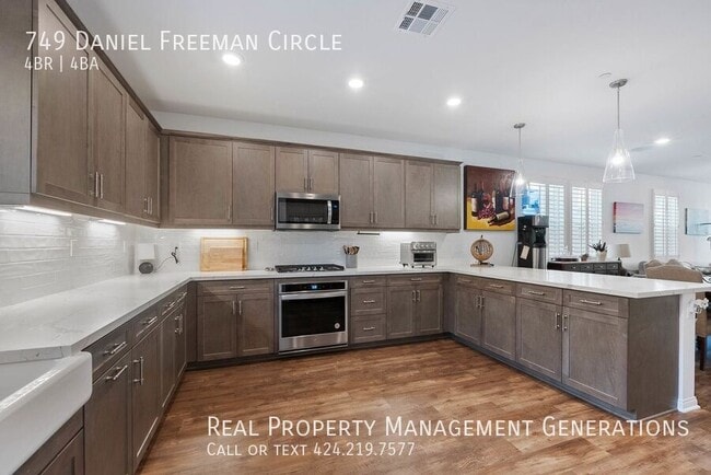 Photo - 749 Daniel Freeman Cir