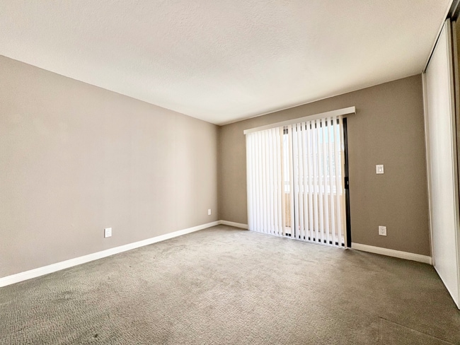 Photo - 14540 Burbank Blvd