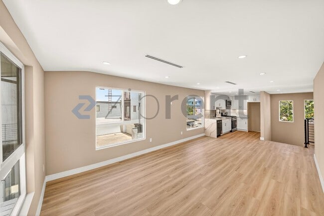 Photo - 225 N Burlington Ave