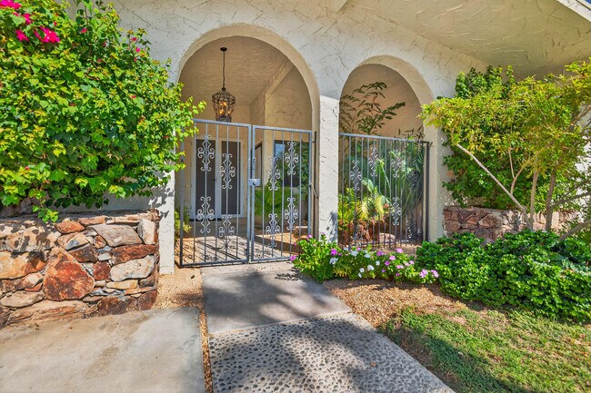 Photo - 1570 S La Verne Way