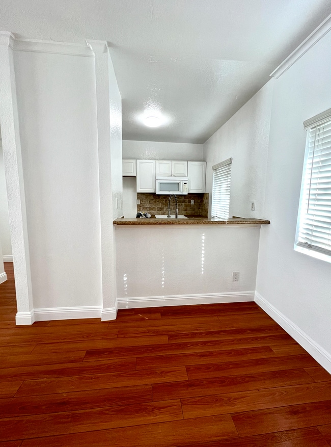 Building Photo - 7632 Topanga Canyon Blvd Unit 210