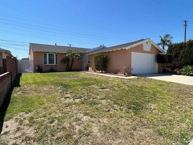 Building Photo - 3 Bedroom 2 Bath Well Kept Traditional Hom... Rental
