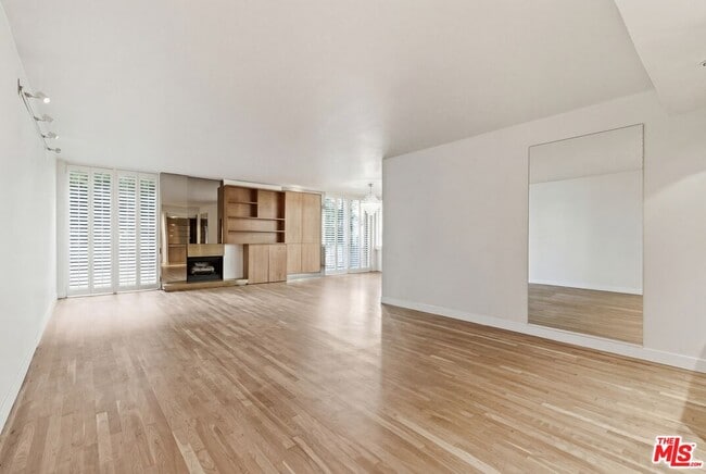 Photo - 211 S Spalding Dr Unit 107N