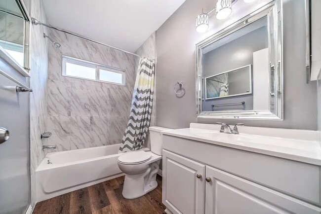 Photo - Beautiful Renovated 1 Bedroom Condo with Many Upgrades! Private Balcony! Pool on Site!