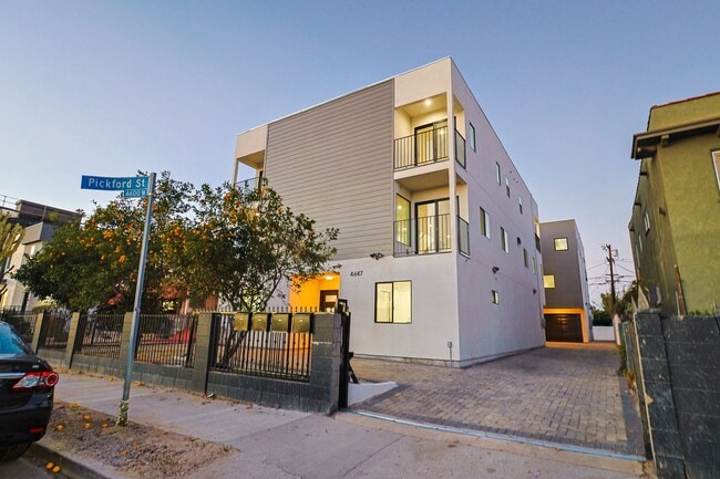 Building Photo - 4647 Pickford St Unit 4649 Rental