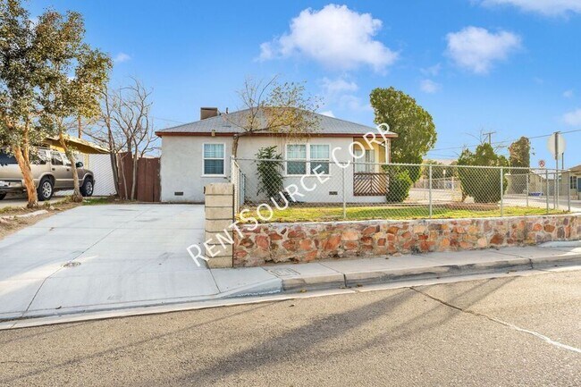 Photo - 1040 Flora St