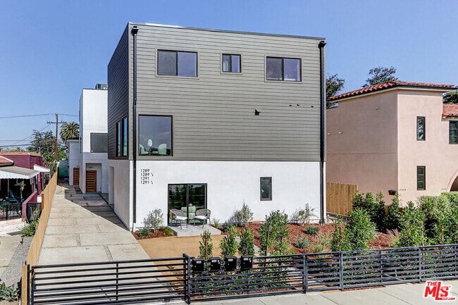 Building Photo - 1289 S Sycamore Ave Rental