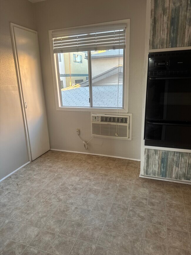 Photo - 1145 E Wilson Ave Unit 1