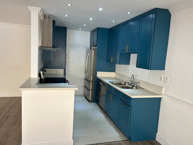 Photo - 5328 Newcastle Ave Unit #4