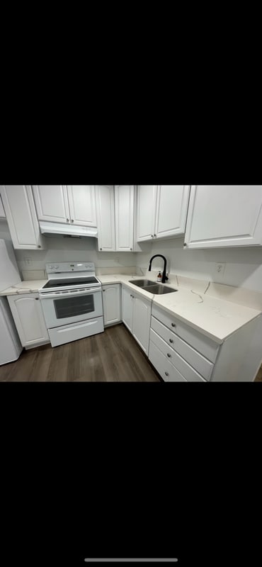 Building Photo - 10661 Fern Ave