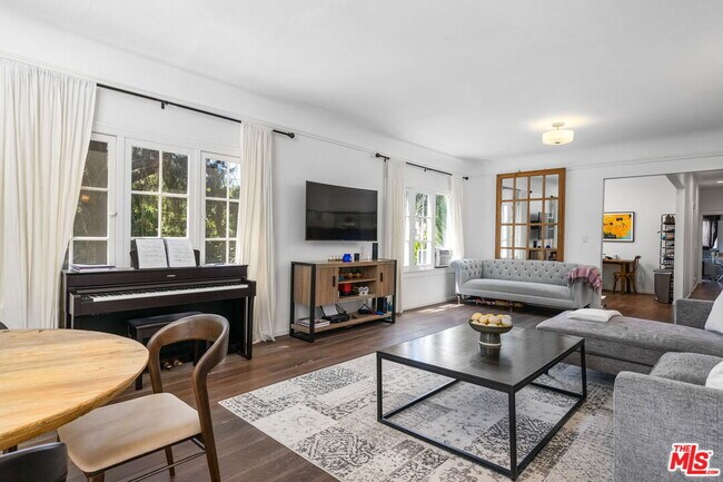 Photo - 101 N Clark Dr Unit 103