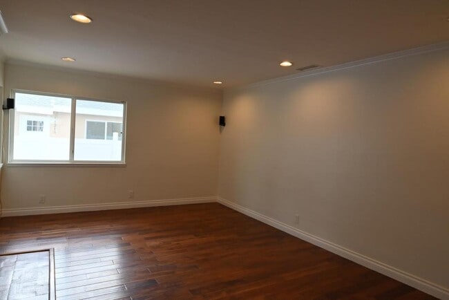 Photo - 18214 Yukon Ave