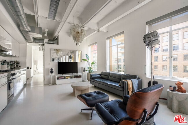 Building Photo - 6253 Hollywood Blvd Unit 901 Rental