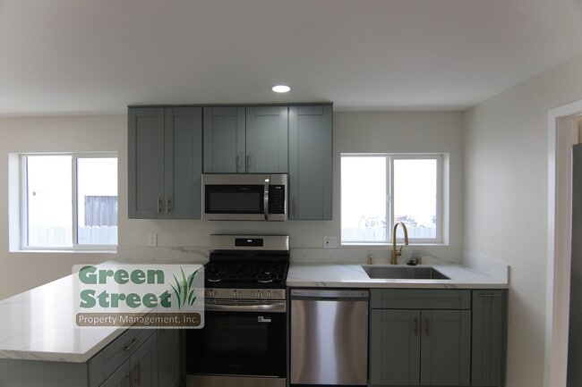 Photo - 3849 Menlo Ave