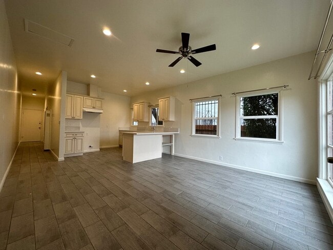 Building Photo - 1038 W 84th Pl Unit 1040.5