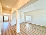 Photo - 102 Goldenrod Ave