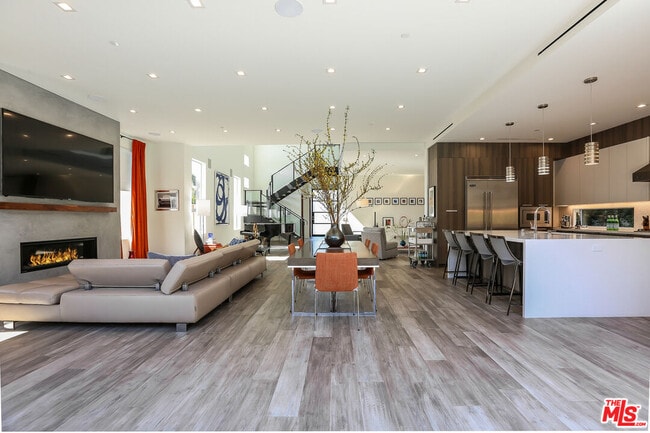 Photo - 912 N Crescent Heights Blvd