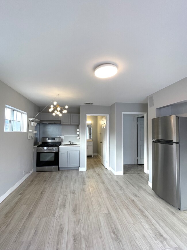 Building Photo - 4920 W 141st St Unit